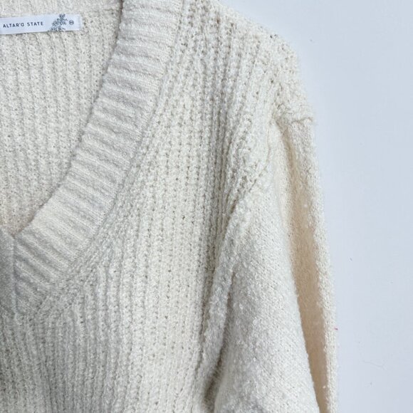 🤎 Altar’d State Cream Textured Knit V-Neck Cropped Sweater | Size XS - Picture 3 of 4